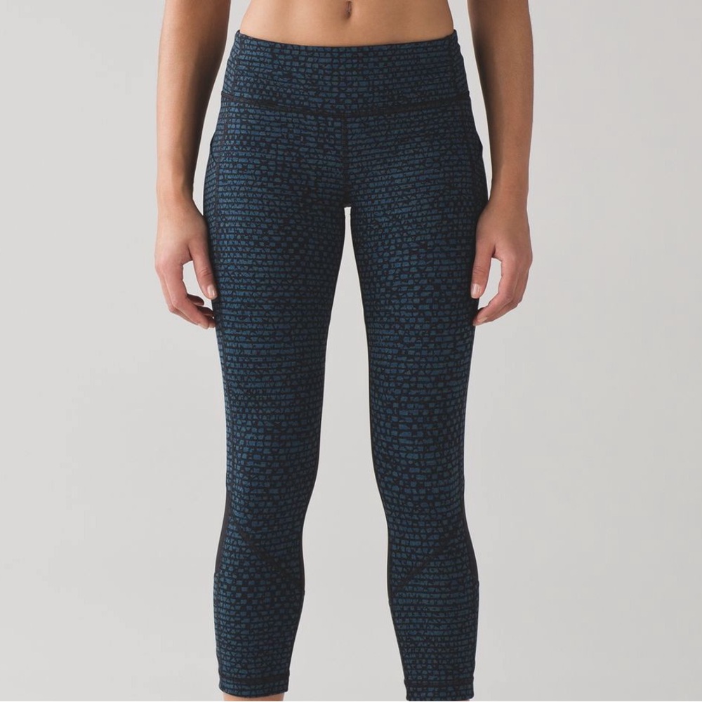 Lululemon Pace Rival Crop (19")
Shatter Weave Desert Teal Alberta Lake / Black